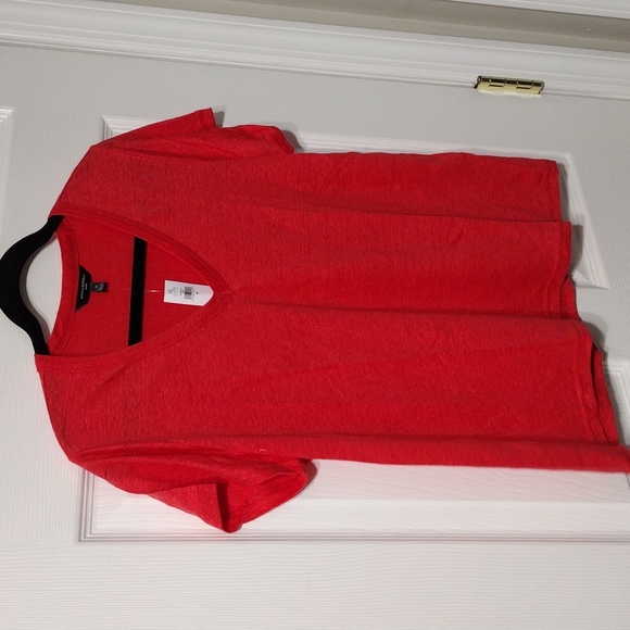 Banana Republic Linen V-Neck Tee in Red Poppy - Picture 4 of 11